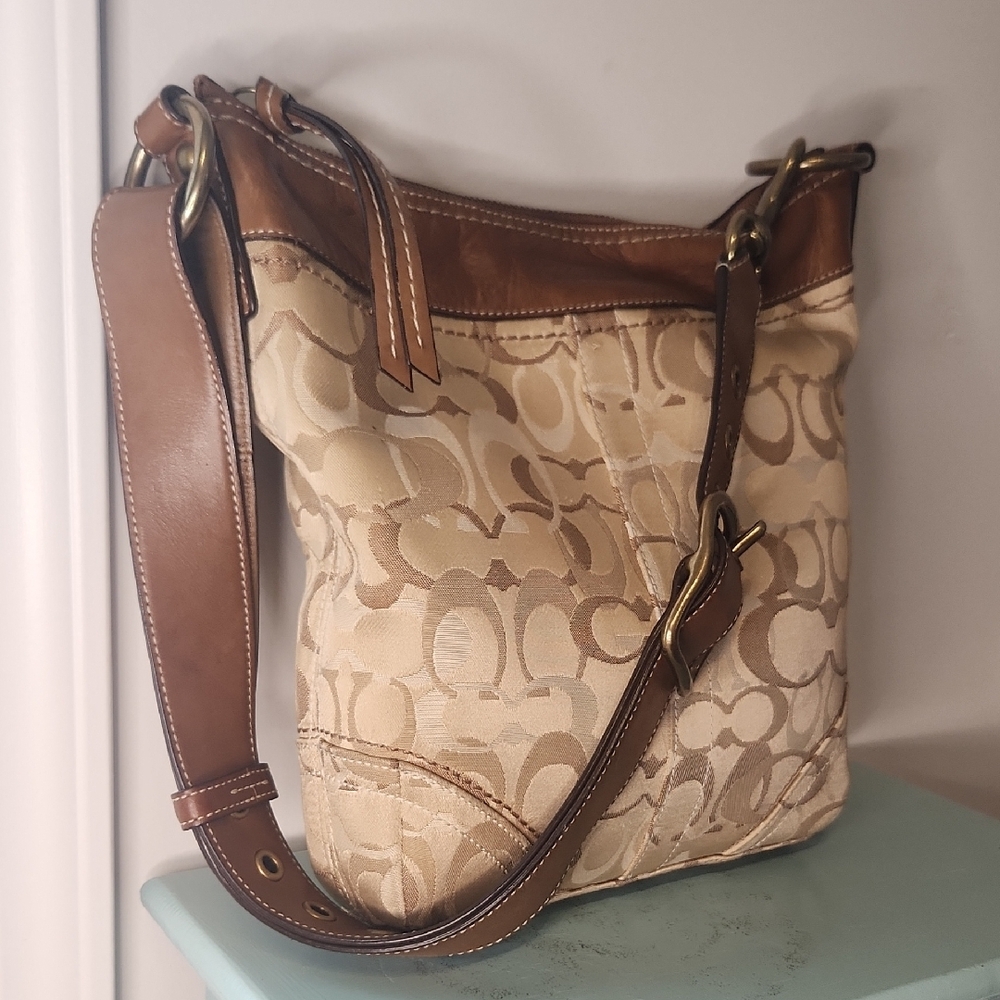 Stylish Tan and Brown Shoulder Bag - Picture 3 of 16